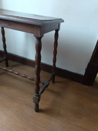 Mesita alta madera estilo castellano