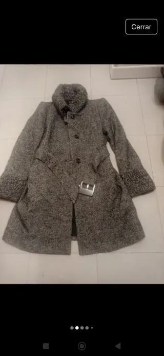 Abrigo Zara Woman con cinturón gris y negro