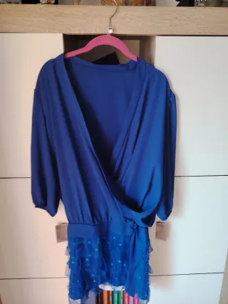 Vestido azul corto con volantes