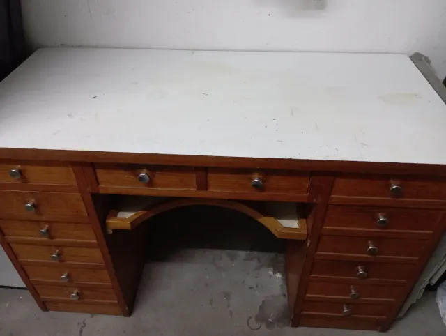 Mesa de relojero de madera
