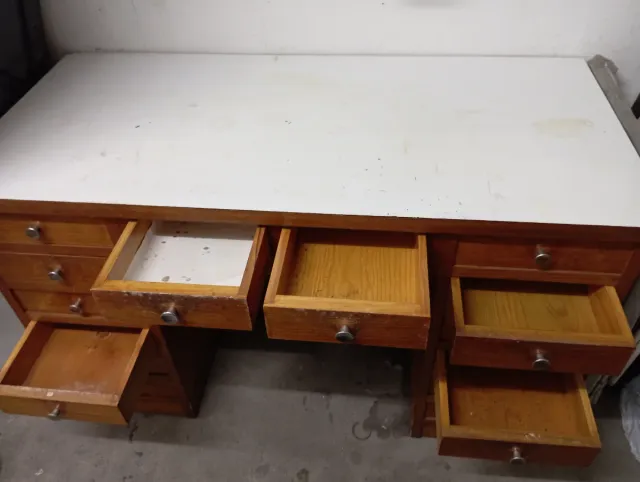 Mesa de relojero de madera