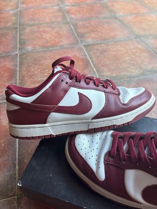 Nike Dunk Low Rojo y Blanco
