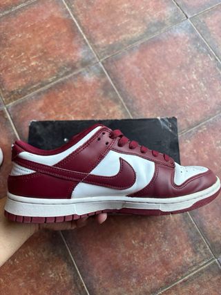 Nike Dunk Low Rojo y Blanco