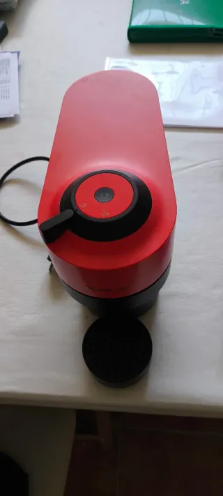 Cafetera Nespresso Vertuo Roja