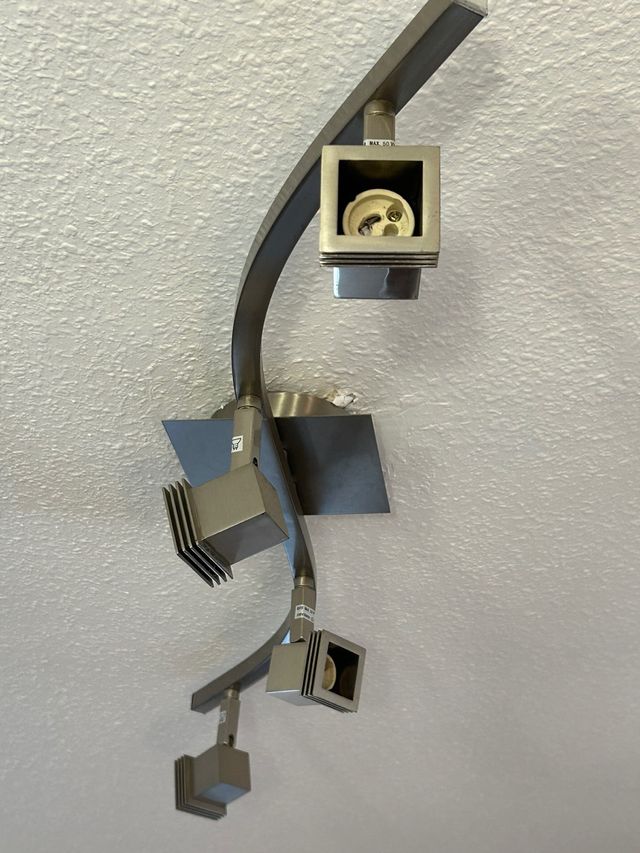 Lampada da soffitto tipo IKEA con lampadine a LED