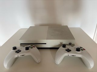 Xbox One S 500GB Blanca + 2 Mandos, como nueva! 