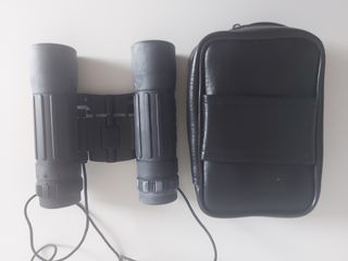 Binocolo con custodia nera