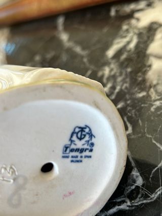 Figura porcelana mujer con flores- Tengra