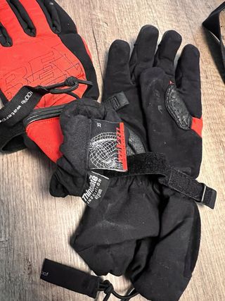 Guantes Moto REV’IT! Rojos y negros.
