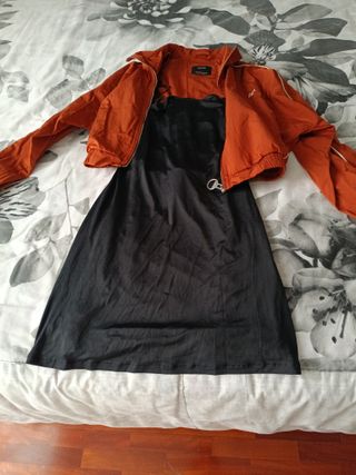 Vestido negro y chaqueta naranja conjunto o suelto