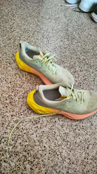 Zapatillas running Asics verdes y amarillas