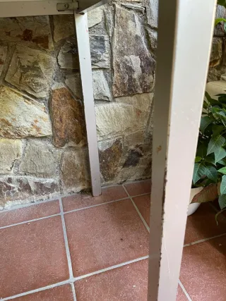 Mesa cristal patas metálicas gris