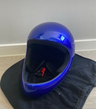 Casco integral, de fibra de vidrio.