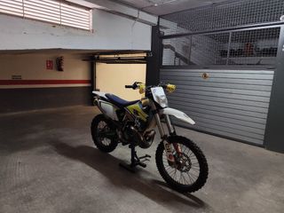 Moto Enduro Husqvarna 250cc