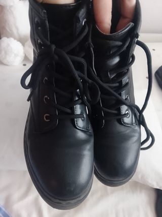 Bota niña Xti negra talla 35 dos puestas 