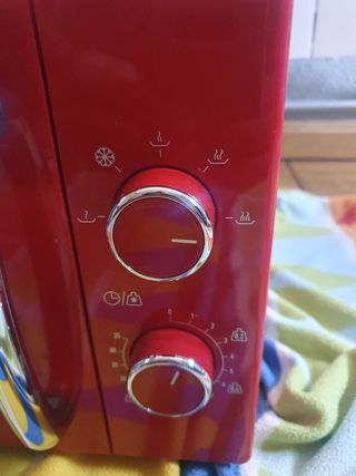 Microondas Rojo Mandine