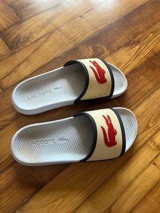 Chanclas Lacoste Beige y Rojo