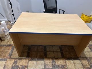 Mesa de oficina de madera