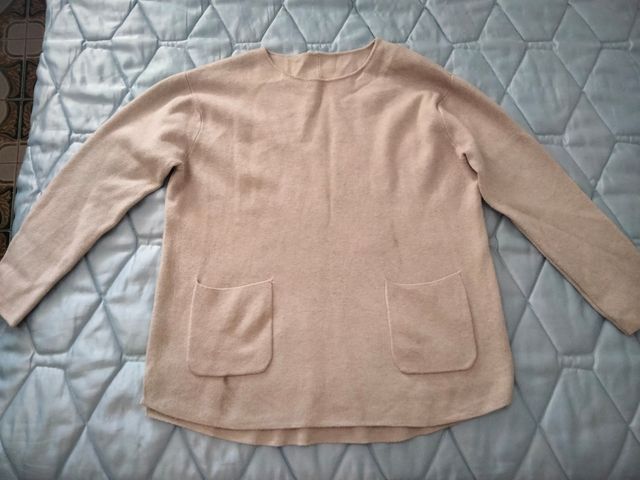 Jersey beige con bolsillos