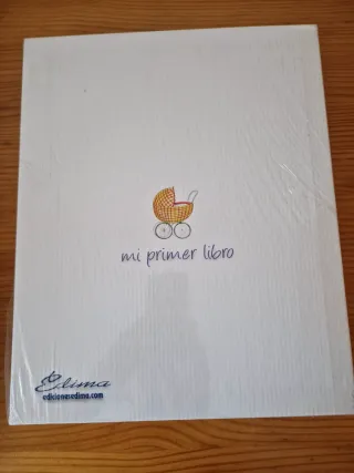 Libro de recuerdos de bebé. Nuevo.