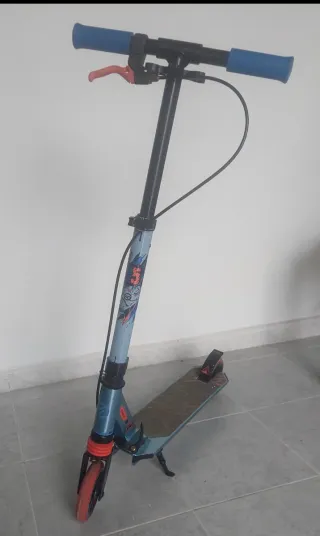 Patinete infantil casi nuevo