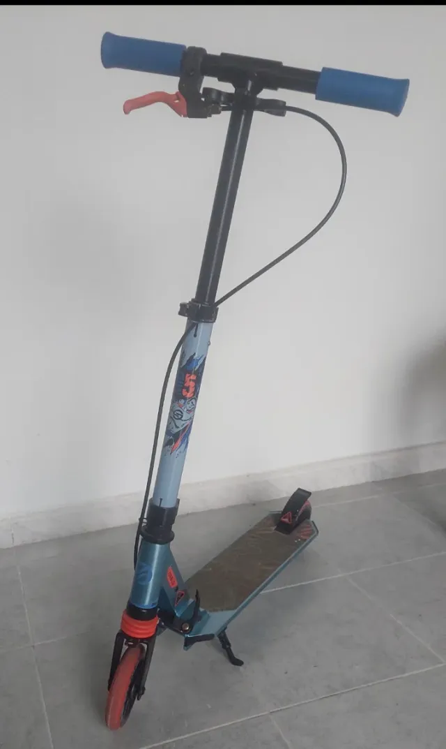 Patinete infantil casi nuevo