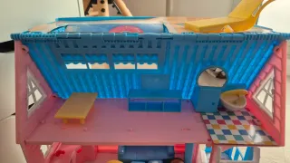 Casita Amicicci con muñecos