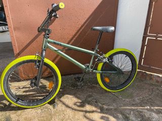 Bicicleta BMX para nino. Rueda de 20. 