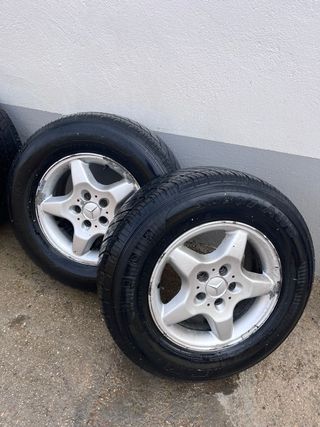 4 llantas de 16 pulgadas de Mercedes ML