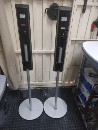 Altavoces Sony con soportes