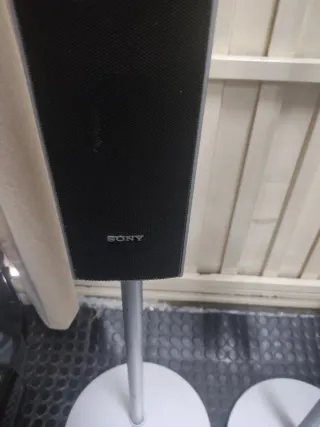 Altavoces Sony con soportes