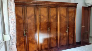 Muebles: Mesa de salon, Armario, vitrina, sillas