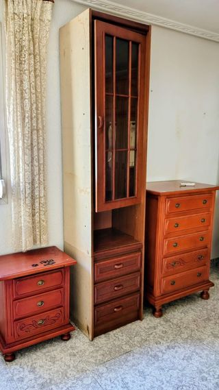 Muebles: Mesa de salon, Armario, vitrina, sillas