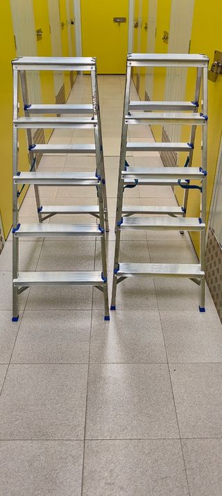 Escalera aluminio 5 peldaños, tengo 3 45 cada una
