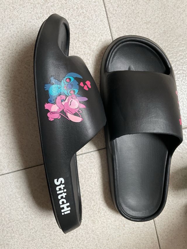 Ciabatte nere con dettagli rosa. 42 Eu (44-45 Cina