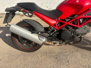 Ducati Monster 695 Roja