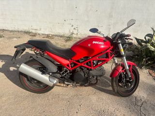 Ducati Monster 695 Roja