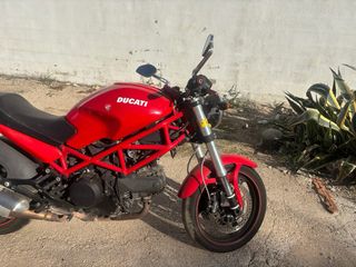 Ducati Monster 695 Roja