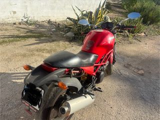Ducati Monster 695 Roja
