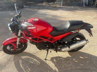 Ducati Monster 695 Roja