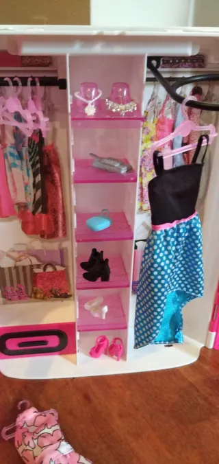 Armario Barbie con Muñeca y Ropa