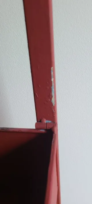 Estantería metálica granate