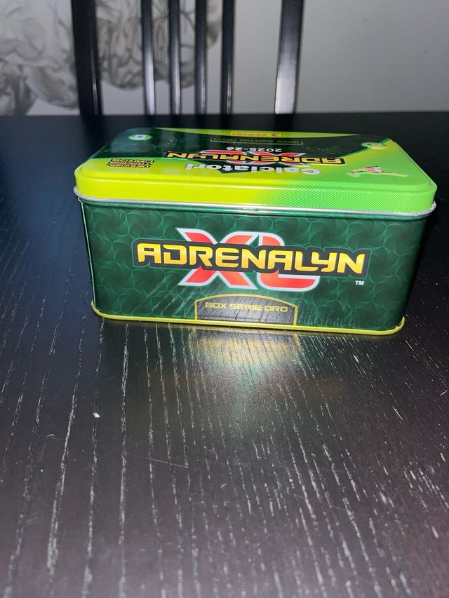 Box Adrenalyn XL 2025-26, + circa 250 card