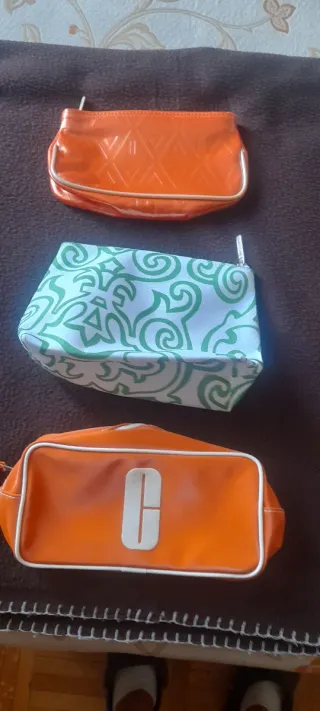 Lote 3 neceseres Clinique