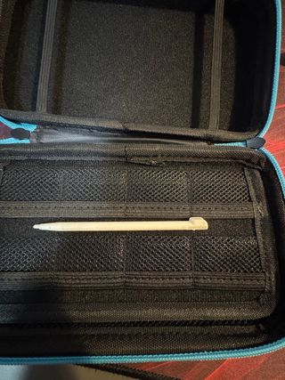 Nintendo DSi XL Negra con Caja y Estuche