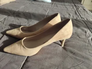 Zapatos de tacón marrón claro de ante