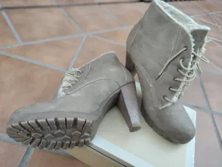 Botines beige con borrego interior