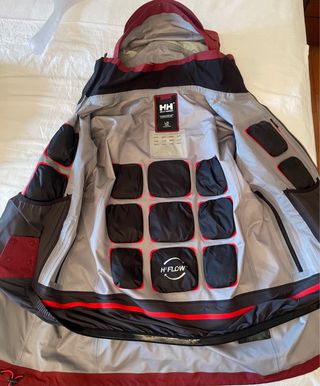 850€-->450€ Cortaviento Helly Hansen NUEVO
