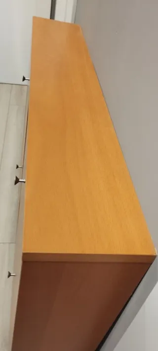 Zapatero 4 puertas madera y patas de metal.