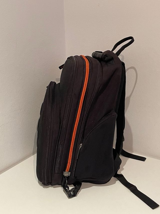 Mochila IKEA negra muy Espaciosa convertible en 2.